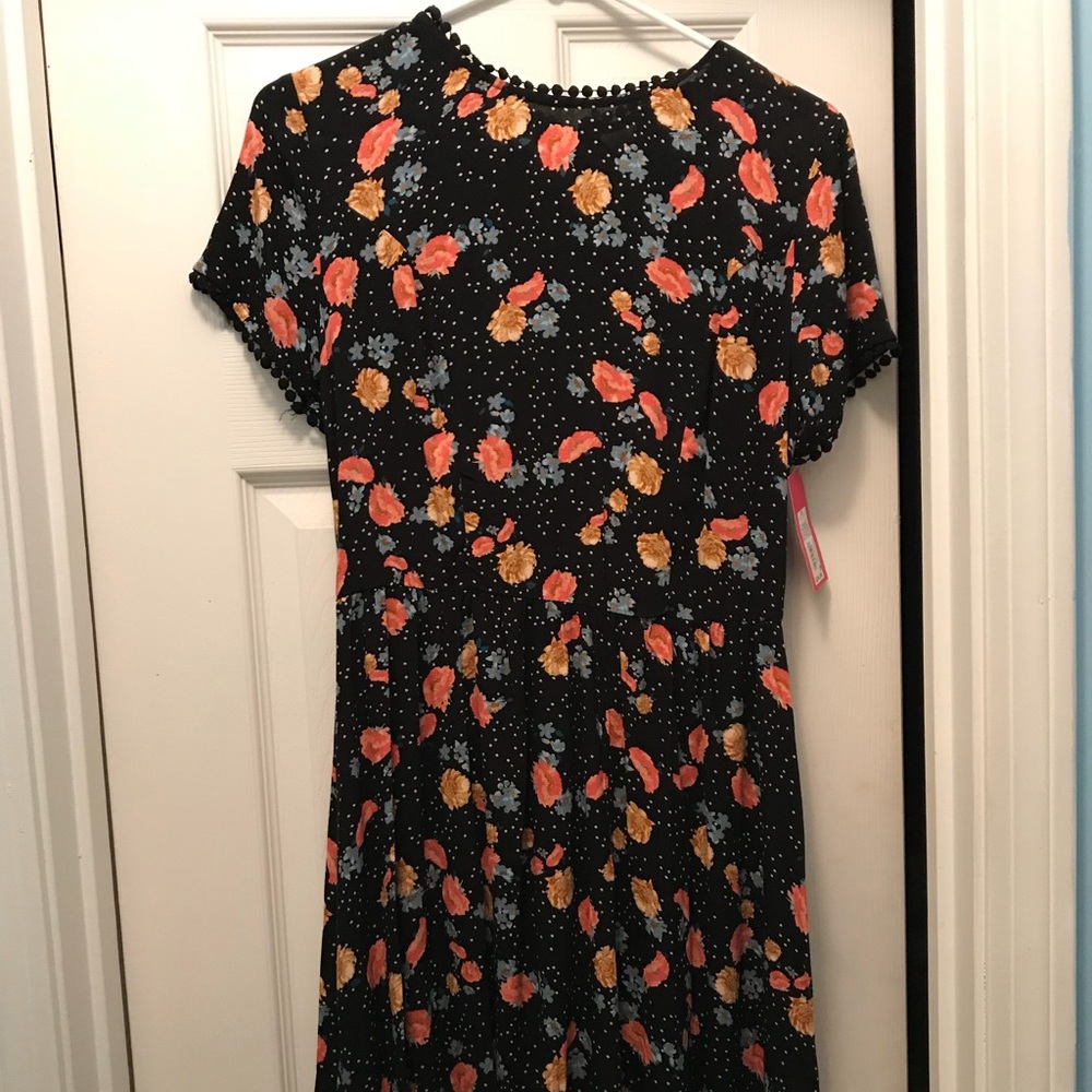 🔴 Floral dress